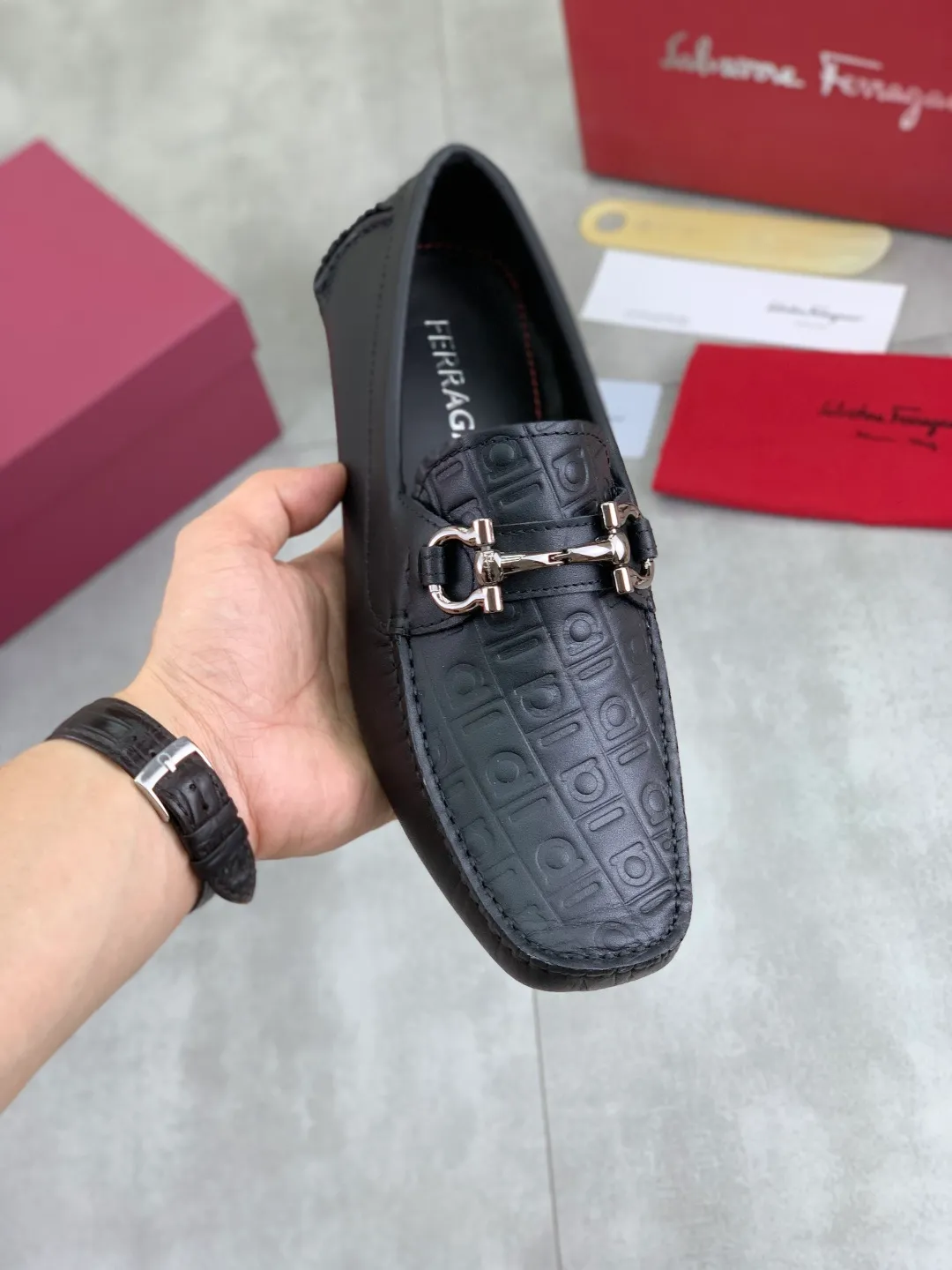 Men's shoes 💰P542 New model, high quality [Ferragamo/Ferragamo] Latest lazy slip-on shoes Original imported calfskin, imported cowhide lining + original luxury metal buckle + original combination outsole Comparison without pressure Code number: 38-45